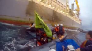 &quot;Nαυμαχία&quot; της Greenpeace και του ισπανικού πολεμικού ναυτικού (βίντεο)