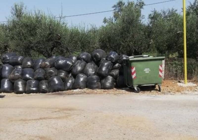 Δήμος Τριφυλίας: Οργισμένη αντίδραση Λεβεντάκη για σκουπίδια εκτός κάδων