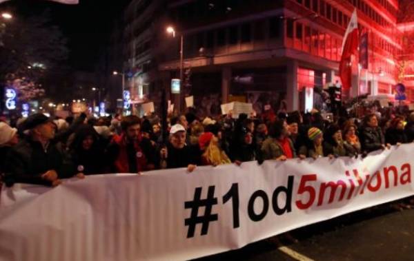 Στους δρόμους του Βελιγραδίου χιλιάδες Σέρβοι – Επιμένουν στην παραίτηση του προέδρου Βούτσιτς (Βίντεο)