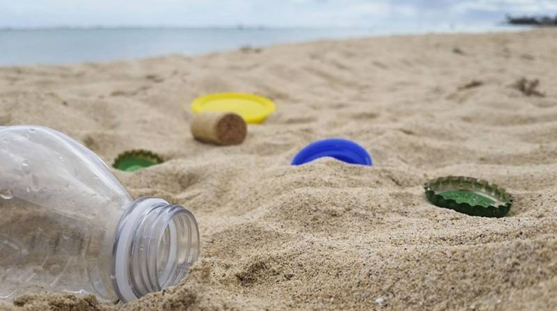 Σχεδόν 26.000 τόνοι έξτρα πλαστικών αποβλήτων λόγω της πανδημίας Covid-19 ήδη έχουν καταλήξει στις θάλασσες του πλανήτη