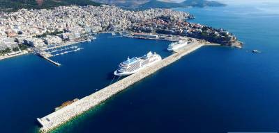 Απίστευτο: Βούλγαρος υπέστειλε από το λιμάνι της Καβάλας την ελληνική σημαία και ανέβασε σημαία της χώρας του