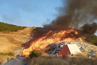 Μεσσηνία: Πολλά σκουπίδια έκαψε η φωτιά στο Αλιμάκι - "Θα σιγοκαίει για μέρες"