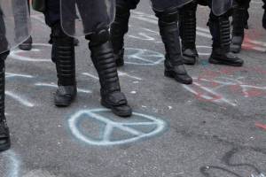 Αστυνομικοί κακοποίησαν Καναδό καλλιτέχνη, προσκεκλημένο σε διεθνές Εργαστήριο του Παν/μίου Αθηνών