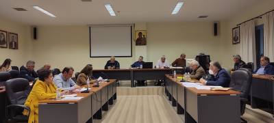 Το απόλυτο χάος στο Δημοτικό Συμβούλιο Τριφυλίας: Πέντε διακοπές για να ηρεμήσουν τα πνεύματα