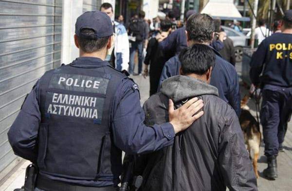 Εντοπίστηκαν 22 παράτυποι μετανάστες σε φορτηγό στην Εγνατία Οδό