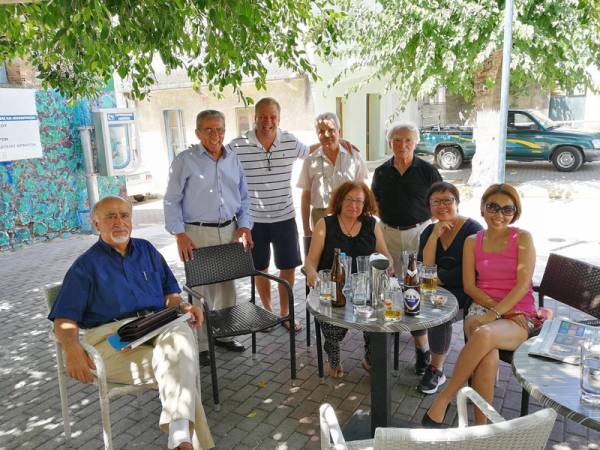 Οι πρώτοι Ασιάτες τουρίστες στ&#039; Αρφαρά