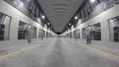 Ελ Σαλβαδόρ: Η «μέγα-φυλακή» για την καταπολέμηση της εγκληματικότητας (βίντεο)