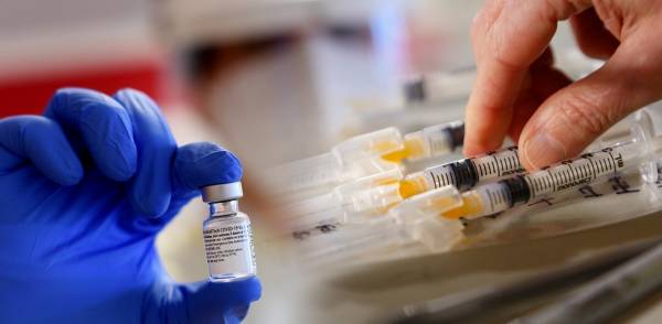 Εμβόλιο: Ξεκινούν οι 250.000 πολίτες με υποκείμενα νοσήματα - Ποιοι ακολουθούν