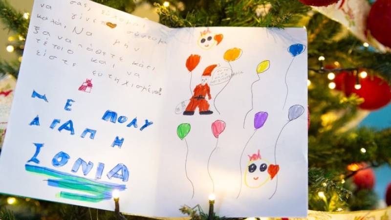 Θεσσαλονίκη: Χειροποίητες κάρτες με ευχές προσέφεραν νοσηλευόμενα παιδιά σε ασθενείς με κορονοϊό