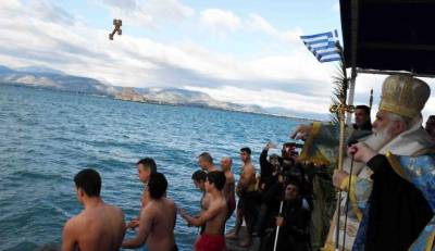 Μαγιορκίνης για Θεοφάνεια: Οι ανεμβολίαστοι καλύτερα να μην πάνε στους εορτασμούς