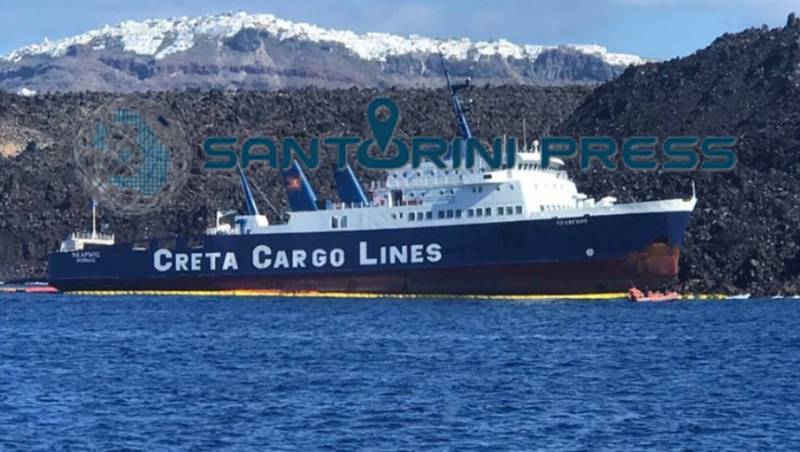 Σαντορίνη: 11η μέρα προσπαθειών για την αποκόλληση του φορτηγού πλοίου "Νέαρχος"