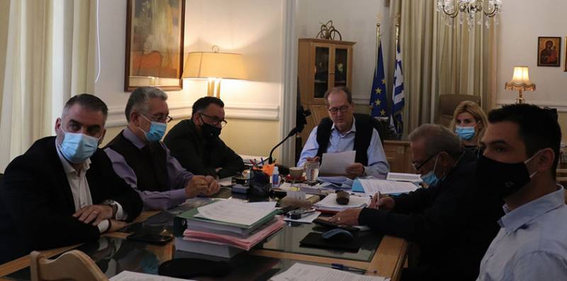 Σύσκεψη στην Περιφέρεια Πελοποννήσου: “Η χαλάρωση των γιορτών αύξησε τα κρούσματα”