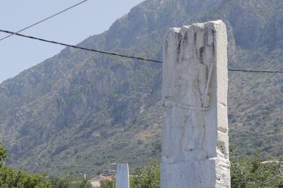 Για το μνημείο στη Βέργα