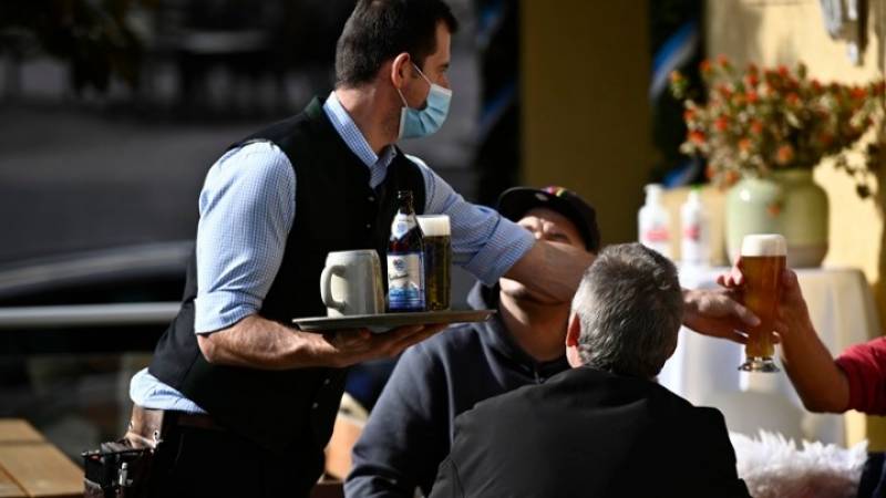 Κορονοϊός - Μέρκελ: Θέλει να κλείσουν όλα τα μπαρ και τα εστιατόρια λόγω πανδημίας