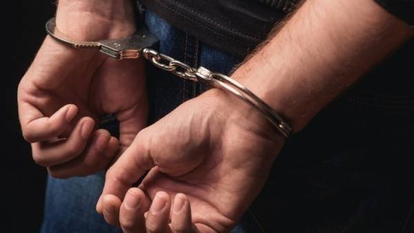 Συνελήφθησαν οι δύο αστυνομικοί που κατήγγειλε για βιασμό 19χρονη στο Α.Τ. Ομόνοιας (βίντεο)
