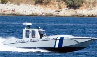 Ηράκλειο: Κύμα παρέσυρε ψαράδες - Ένας νεκρός