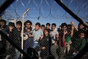 Σε ιδιωτικές εταιρείες φύλαξης περνούν τα κέντρα κράτησης μεταναστών