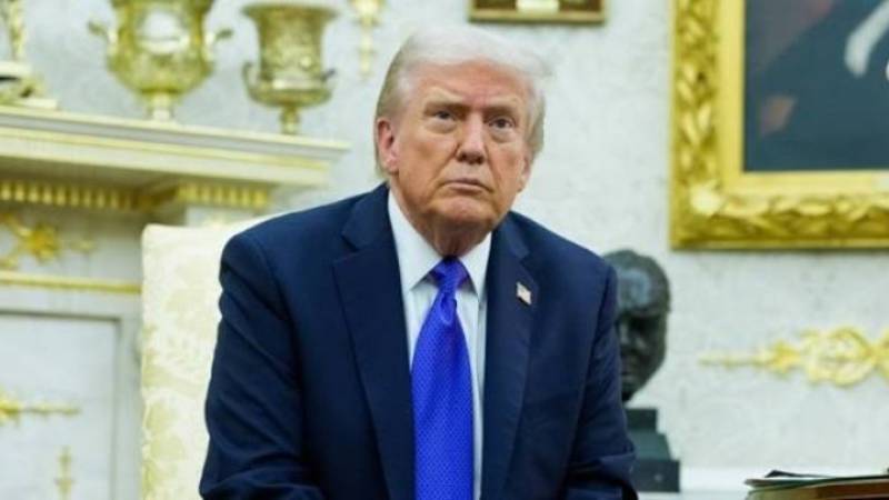 Ο Ντ. Τραμπ απειλεί να διατάξει να βομβαρδιστεί «δυνατά» το Ιράν