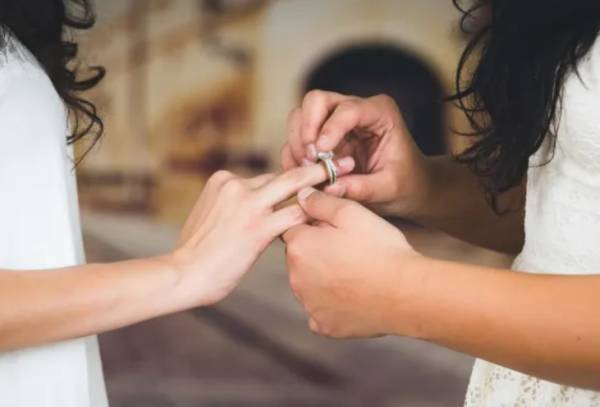 Δημοσιεύθηκε η πρώτη αναγγελία γάμου μεταξύ γυναικών στην Ελλάδα
