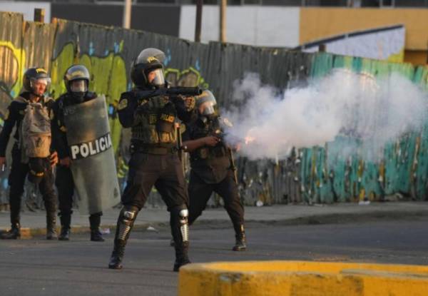 Πολιτική κρίση στο Περού: Εντολή της κυβέρνησης σε αστυνομία και στρατό να ανοίξουν τους δρόμους