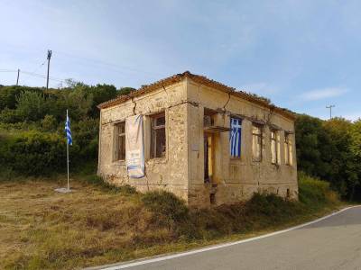 Στερεωτικές εργασίες στο διατηρητέο Δημοτικό Σχολείο Κάτω Αμπελοκήπων