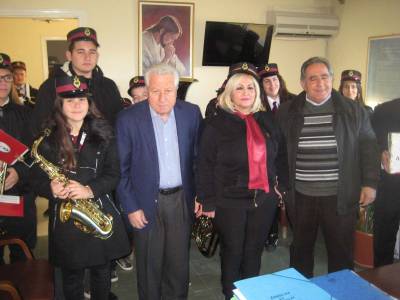 Η Φιλαρμονική έψαλε τα κάλαντα στον δήμαρχο Οιχαλίας