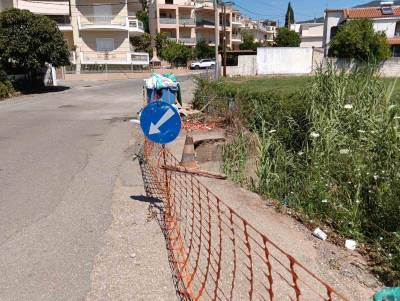 Διαμαρτυρίες για το σπασμένο γεφύρι