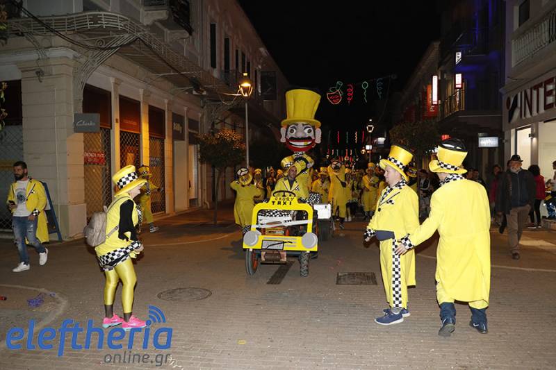 Πολύ κέφι στην νυχτερινή παρέλαση του 7ου Καλαματιανού Καρναβαλιού (βίντεο-φωτογραφίες)