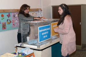 Η κόρη του πρωθυπουργού Λένα ψήφισε στην Πύλο
