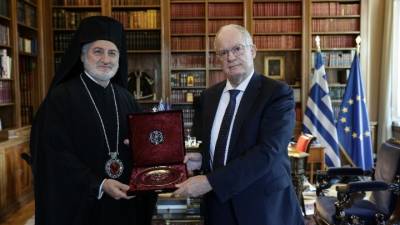 Ο ΠτΔ Κων. Τασούλας συναντήθηκε με τον αρχιεπίσκοπο Αμερικής Ελπιδοφόρο