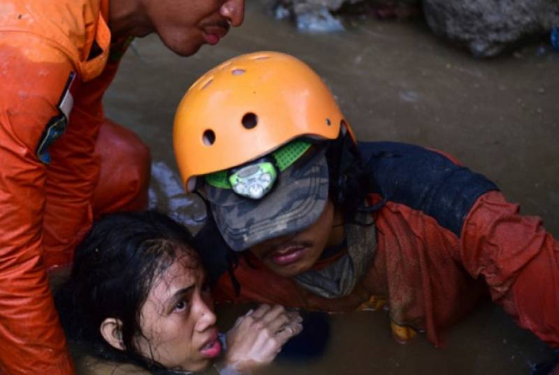Σαρωτικές πλημμύρες στην Ινδονησία: 17 νεκροί, χιλιάδες εκτοπισμένοι