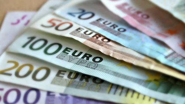 ΕΦΚΑ: Ο μέσος μισθός ανέρχεται στα 1.176,13 ευρώ για πλήρη απασχόληση και στα 393,79 ευρώ για μερική απασχόληση