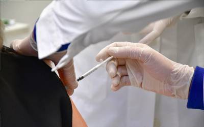 Τζανάκης: Το εμβόλιο “απέτρεψε” 3.000 θανάτους στο τέταρτο κύμα (Βίντεο)