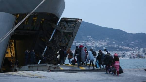 Περισσότεροι από 1.000 πρόσφυγες αναχώρησαν από τα νησιά του Αν. Αιγαίου