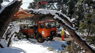 ΔΕΔΔΗΕ: Παραμένουν τα προβλήματα ηλεκτροδότησης σε 3.000 νοικοκυριά (βίντεο)