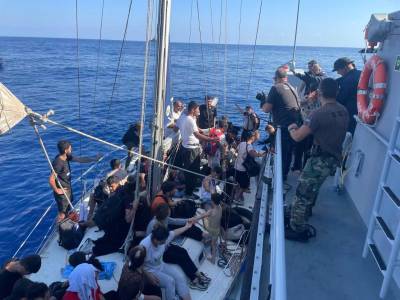 Στο Κατάκολο οι μετανάστες που διασώθηκαν ανοιχτά της Πύλου (βίντεο)