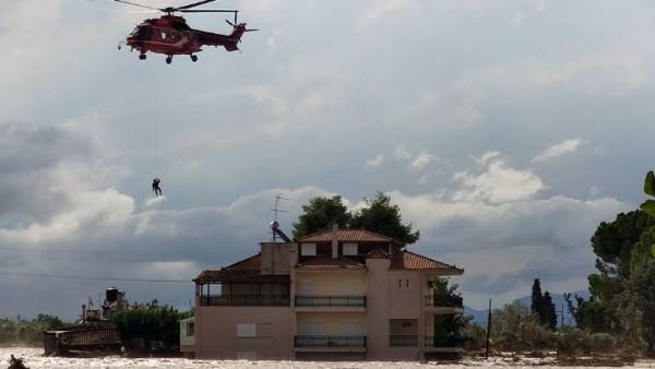 Εύβοια: Διασώθηκε με ελικόπτερο μια γυναίκα που αγνοείτο στο Μπούρτζι - Αγνοείται ακόμα ένας άνδρας
