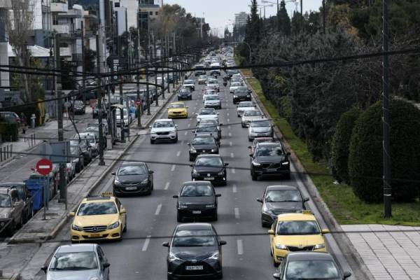 ΑΑΔΕ: Ραβασάκια σε 75.000 ιδιοκτήτες οχημάτων που δεν πλήρωσαν τέλη κυκλοφορίας το 2016