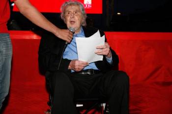 "Κακέκτυπο του Χιτλερισμού - Ναζισμού" χαρακτήρισε τη Χρυσή Αυγή ο Μίκης Θεοδωράκης