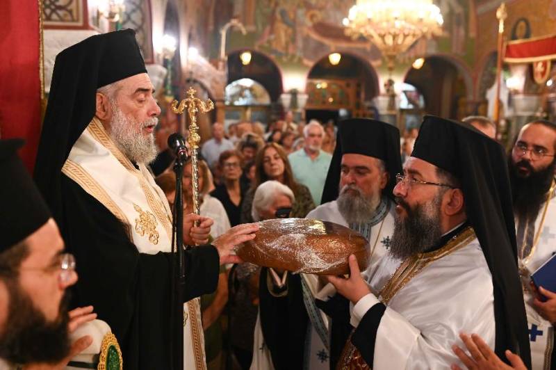 Με λαμπρότητα ο πανηγυρικός Εσπερινός της Παναγίας Μυρτιδιώτισσας στην Πύλο
