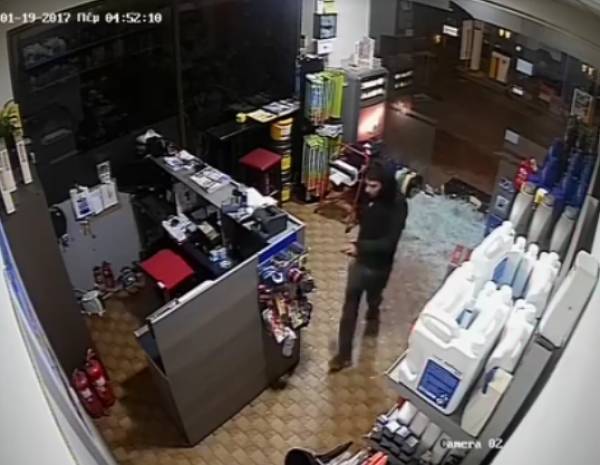 Μεσσηνία: Η κάμερα &quot;έπιασε&quot; ξανά τον κλέφτη βενζινάδικου (βίντεο)