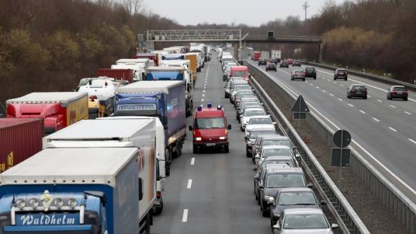 Επίτροπος Μεταφορών: Να ενταθούν οι προσπάθειες για την οδική ασφάλεια στην ΕΕ
