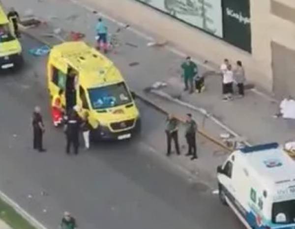 Ισπανία: Λεωφορείο πέφτει πάνω σε περαστικούς, τρείς νεκροί
