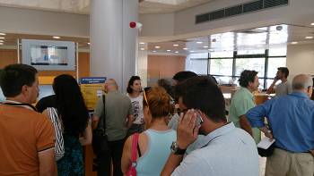 Ουρές και ταλαιπωρία σε γκισέ και ΑΤΜ