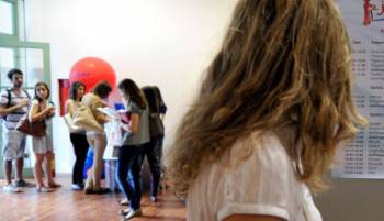 Guardian: Η μεγαλύτερη «φυγή μυαλών» στον κόσμο σημειώνεται στην Ελλάδα