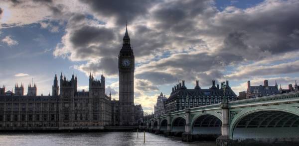 Η Βρετανία υπόσχεται 200 εκατ. λίρες στον ΠΟΥ για ανάσχεση του δεύτερου κύματος του κορονοϊού