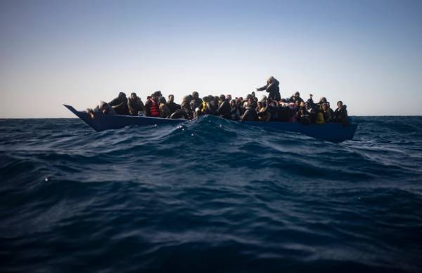 Η κυβέρνηση Μελόνι ετοιμάζεται να απαγορεύσει την είσοδο στα ιταλικά χωρικά ύδατα σε δυο πλοία ΜΚΟ που διέσωσαν μετανάστες