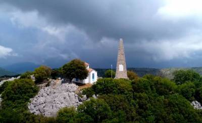 Πεζοπορία από τον Άρι στο Μανιάκι