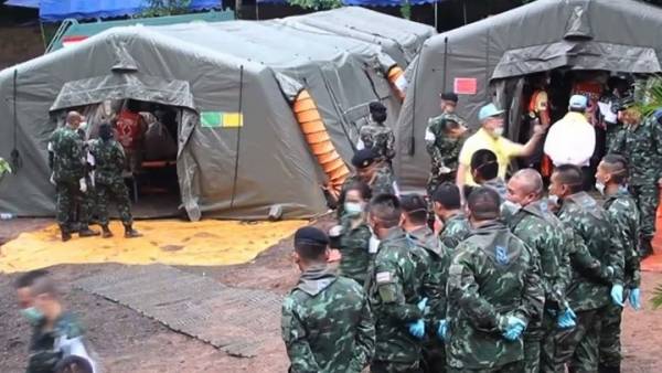 Ταϊλάνδη: Τέσσερα αγόρια διασώθηκαν από το σπήλαιο (Βίντεο)