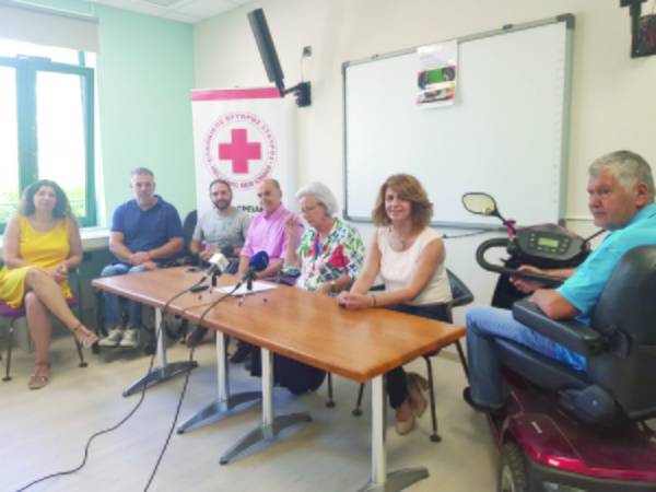 Νοσηλεύτριες του Ερυθρού Σταυρού Καλαμάτας διδάσκουν πρώτες βοήθειες σε ανήλικους παραβάτες
